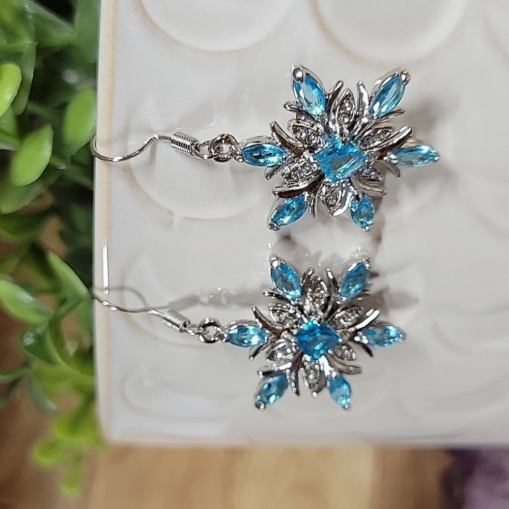 Last Pair Topaz Crystal Snowflake Drop Earrings 24$